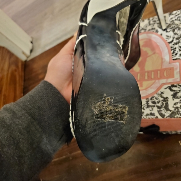 Pin-up Tuxedo Heels - Picture 7 of 7